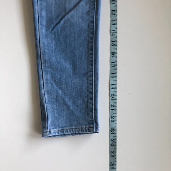 Levi’s 311 Sculpting Shaping Skinny Cropped Mid Rise Medium Wash Blue Jeans - Picture 12 of 16